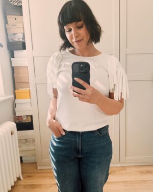 Jessica Fox Instagram - Mum fit. 

Jeans and a tshirt. Elevating the plain white tee with tassels from one of my favourite small batch, considered, inclusive sustainable fashion brands @aesthetic_laundry 

I’ve been such a fan of their clothes for ages and Heidi is a total legend, never giving up, finding ways round obstacles and coming back stronger and generally being a warrior of sunshine and joy. I find following her very inspiring! 

Full disclaimer they did send me this tshirt but I buy pieces as well (I have my eye on something) and they have a shopping window this Friday - 26th July from 8-9pm. 

*gifted