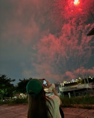 Jessica Jung Instagram - 17 years of an amazing journey with my #GoldenStars …✨ Thank you for an epic, sparkling night to remember. You guys light up my sky and literally lit up Seoul’s sky too🌌💫🪐🌙 Let’s keep shining together💎😘