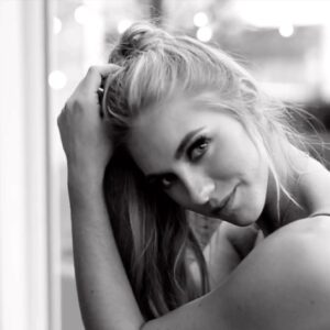 Jessica Sipos Instagram - Moving portrait by @katjamartinphoto MUA @artistrybyksenia