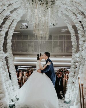 Jessica Vania Instagram - Happy 4th anniversary @echasoemantri terlalu seru pernikahan ini terlalu sayang Tuhan Yesus sama kita. Umur pernikahan baru 4 tahun tapi pelajarannya udah kayak orang nikah puluhan tahun buahaha
-
Percayalah, pernikahan kamu hanya akan seru, indah, dan saling mau bekerjasama ketika kamu menaruh Yesus ditengah2nya. Semua yang kita lakuin bahkan ributin sekalipun, dasarnya kasih dan mau sama2 naik level. Plus, jangan lupa spark dlm pernikahan harus selalu dibuat..bukan di tunggu kita udh bukan lagi PDKT jadi wajib di buat. Kembang api aja baru meledus kalo di bakar, bukan di plototin🤪