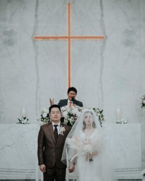 Jessica Vania Instagram - Happy 4th anniversary @echasoemantri terlalu seru pernikahan ini terlalu sayang Tuhan Yesus sama kita. Umur pernikahan baru 4 tahun tapi pelajarannya udah kayak orang nikah puluhan tahun buahaha
-
Percayalah, pernikahan kamu hanya akan seru, indah, dan saling mau bekerjasama ketika kamu menaruh Yesus ditengah2nya. Semua yang kita lakuin bahkan ributin sekalipun, dasarnya kasih dan mau sama2 naik level. Plus, jangan lupa spark dlm pernikahan harus selalu dibuat..bukan di tunggu kita udh bukan lagi PDKT jadi wajib di buat. Kembang api aja baru meledus kalo di bakar, bukan di plototin🤪