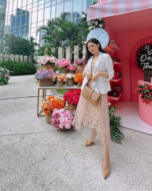 Jessica Vania Instagram - “Happiness is made not found” siapa yang pernah denger quotes itu? Sekilas kayak nyebelin ya. Katanya Tuhan udah kasih kebahagiaan buat kita? Tapi kok kata quotes bahagia itu dibuat? Hahaha
-
Kebahagiaan itu udah dikasih buat kita genk, tapi yang memutuskan hal itu sendiri ya kita. Belajar bersyukur dari hal kecil yang kita punya, kita jalanin, kita capai nah itu yang bikin bahagia itu dibuat. Kalo hidup kerjaanya gak bisa bersyukur, kebahagiaan segabrek di depan mata juga kita liatnya sebagai hal yang nyusahin🙃
