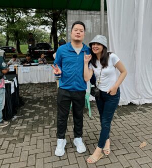 Jessica Vania Instagram - We’re done✌️
Belum mandi yang penting, nyobolos dulu! Setiap orang punya hak bebas untuk memilih dan gak boleh di hujat. So hargai setiap pilihan orang lain even dia berbeda pilihan dengan mu. Karena siapapun nanti yang menang dan terpilih, HARUS menepati janji, membawa Indonesia maju & damai.

Tapi aku yakin, muka kalian semua diakhir nyoblos pasti persis kayak aku di slide 2 kan? Udah pusing liatin muka sama nama orang, EHHH disuruh NGELIPET kertas lagi HAHAHAHA
#pilpres2024