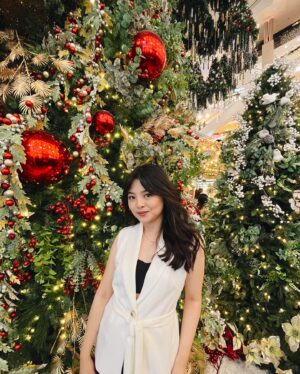 Jessica Vania Instagram - 2 Thessalonians 3:16
Now, the Lord of peace himself give you peace always by all means. The Lord be with you all. Merry Christmas Everyone🎄