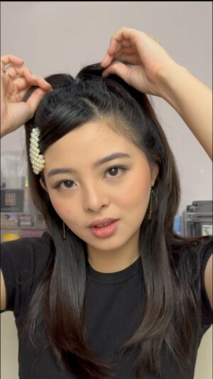 Jessica Vania Instagram - 2000s make up challenge, dimana semua arti jaman itu hobi banget pake eyeshadow biru,silver,ungu. Make up jadi tan, lippie product jadi nude pucet kayak orang anemia! hayo apalagi tolong genk jadul ditambain👇🏼
#2000smakeupchallenge