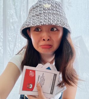 Jessica Vania Instagram - We’re done✌️
Belum mandi yang penting, nyobolos dulu! Setiap orang punya hak bebas untuk memilih dan gak boleh di hujat. So hargai setiap pilihan orang lain even dia berbeda pilihan dengan mu. Karena siapapun nanti yang menang dan terpilih, HARUS menepati janji, membawa Indonesia maju & damai.

Tapi aku yakin, muka kalian semua diakhir nyoblos pasti persis kayak aku di slide 2 kan? Udah pusing liatin muka sama nama orang, EHHH disuruh NGELIPET kertas lagi HAHAHAHA
#pilpres2024
