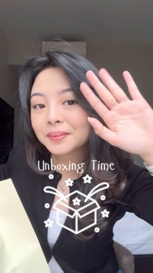 Jessica Vania Instagram - Followers lama pasti tau, aku sesuka apa sama perfume hahaha. Dan beberapa waktu lalu pas liat postingan jo malone X paddington langsung excited parah. Karena aku & suami suka banget paddington. Nonton filmya aja nangis pas bagian aunt lucy ketemu lagi sama paddington🙃😂. So here’s my unboxing video yang sebetulnya dibuat karena pengen biar ada kenang-kenangan aja soalnya lucu pol semua details dari kantong sampe box dan hangtagnya dipikirin banget dan gak tau juga kan scent ini akan ada terus atau gak he he he