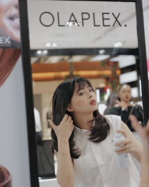 Jessica Vania Instagram - Welcoming the relaunch of @olaplex.indonesia ! Selama ini kalo pake olaplex selalu di irit-irit karena repot belinya harus jastip, and now available at @sephoraidn @luxasia.idn 🥹❤️

Please cobain their No. 4D Clean Volume Dry Shampoo and thank me later! Sepanjang aku pake dry shampoo, ini ter-the best. Adds volume to your hair (of course!), oil-free and.. RESIDUE FREE😭(jadi gak ada putih-putih kayak ketombe di rambut)

Plus kalo kamu suka styling rambut, cobain deh No. 6(bond smoother) & 7 (hair oil). Rambut kamu yang susah di atur langsung auto nurut dan pastinya batang rambut kamu makin sehat dan kuat. Eh iya inget ya, produk olaplex gak hanya untuk damage hair, tapi normal hair pun bisa pake kok🤍
📸: siapa lagi kalo bukan kak @windysucipto 
#StrengthStartInside #Olaplex #OlaplexID #Luxasia