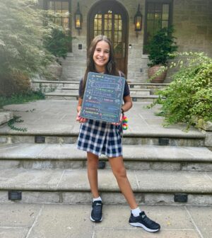 Jessie James Decker Instagram - First day of school for the Decker kids! 📚✏️ I still can’t believe I have a middle schooler and a 6month old 🤣🤣🤣