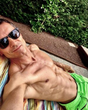 Jesús Vázquez Instagram - Queda inaugurado el verano!😎🏝️🏄‍♂️🍸♥️