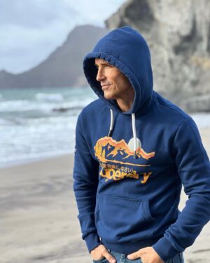 Jesús Vázquez Instagram - No se puede encontrar la paz evitando la vida♥️así que vive intensamente😊🌊