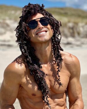 Jesús Vázquez Instagram - Con algas y a loco😜
desliza para ver el origen de esta fabulosa peluca😜🌊🇳🇿