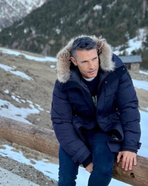Jesús Vázquez Instagram - La montaña te lo dice todo sin decir ni una sola palabra♥️⛰️❄️⛷️
