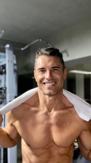 Jesús Vázquez Instagram - Listo para el fin de semana!💪😀🕺🎉