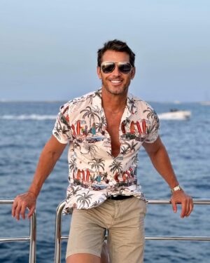 Jesús Vázquez Instagram - Ibiza, cuántos años queriéndonos♥️🛳️😎