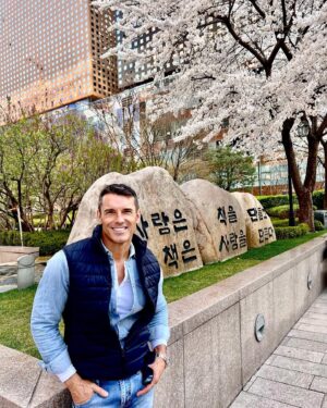 Jesús Vázquez Instagram - Qué privilegio poder disfrutar del espectáculo de la primavera en esta súper metrópoli! ♥️Seúl🌸🌸🌸