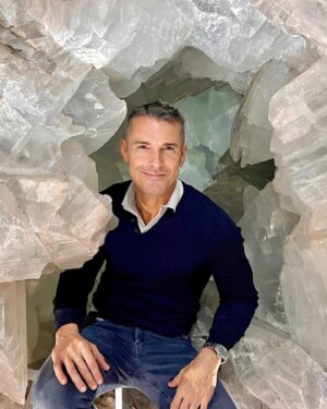 Jesús Vázquez Instagram - Un lugar mágico y asombroso. Un prodigio de la naturaleza. Es la geoda más grande del mundo y está aquí, en ♥️Pulpí (Almería). Contemplar su interior es una experiencia inolvidable!!!♥️💎
@geodapulpi.oficial