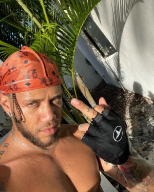 Jhay Cortez Instagram - Escoge tu Favoritaaaaaaa del Seazon:

•CUERPECITO
•CORAZON ROTO RMX
•MAMI CHULA
•DONDE CRJ RMX
•EN TO LAO
•FANTASMA
•PA SIEMPRE
•ROCKSTAR 2.0
•HOLANDA

Y les dejo un Photo Dump de fotitos, memorias y momentos cbrones estos meses!!! 

LOS AMO CC Y GRACIAS X EL FKIN APOYO A “HOLANDA” EN TIK TOK, APPLE & SPOTIFY!!!! 🖤🦇🫶
#VidaRockstarSZN