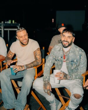 Jhay Cortez Instagram - “BBY BOO RMX” YA AFUERAAAAAA!!! @izaak x @anuel 🦇™️ MI VERSO DEL 1-10 Aqui Abajoooooo™️