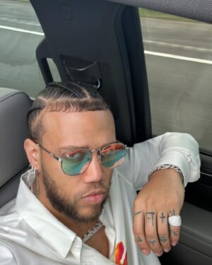 Jhay Cortez Instagram - KTM #1 EN PR PÑTAA 🇵🇷 AHORAAA TO EL MUNDO TAGG A @izaak EN MIS COMMENT PA QUE SUELTE “BBY BOO RMX” MAÑANAAAAA 🦇🦇🦇™️