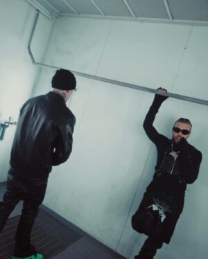 Jhay Cortez Instagram - TOP 3 VERSOS EN TU ORDEN FAVORITO DE “KTMMM” 🛞💨 AQUI ABAJOOOOO!!!! Ya Estamos en la street!!!!

HIMNOOOOOOOOO KBRN!!!!! LA PREEE, EL MURCII🦇
TE VA HCELLLL GOLDITOOO!!!! Jajajajaa LOS AMOO MIS ROCKZTRRRR!!! Si no los avisto aun dale pa mi canal y DALE PLAY!!!