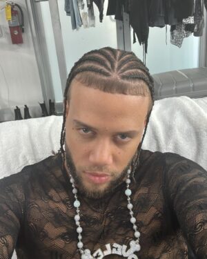 Jhay Cortez Instagram - Mi Vida un poco Rockstar….