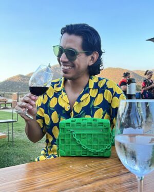 Jhonny Caz Instagram - Valle 🍇, love 💛 & friends 🫶🏾