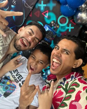 Jhonny Caz Instagram - Feliz cumpleaños al príncipe de nuestras vidas 👑 🩵 nuestro YAYO ya tiene 9 año 🥹 y verdaderamente se está convirtiendo en un niño ejemplar, educado, respetuoso, estudioso, pero sobre todo en un NIÑO FELIZ! Gracias a la vida por permitírnoslo y seguir llenándolo de amor así como él lo hace con todos los que lo rodean.