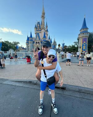 Jhonny Caz Instagram - Tú eres mi lugar más feliz del mundo 🏰 💙