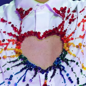 Jhonny Caz Instagram - El día de hoy puedo gritar que me acepto, me amo y me siento ORGULLOSO DE SER QUIEN SOY 🏳️‍🌈 

Ama libre, sin miedo y con todos tus colores! 

Stylist: @rubensepulvedaoficial