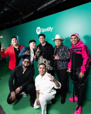 Jhonny Caz Instagram - 10 años de spotify en México, pos hacemos peda 🇲🇽 😛 🍻