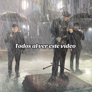 Jhonny Caz Instagram - Seré la gataaaaa bajo la lluviaaaaa 🌧️ 🐈‍⬛ #fypシ #insta #instareels #reels #grupofirme #humor #lluvia