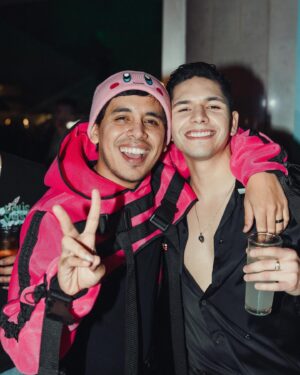 Jhonny Caz Instagram - 10 años de spotify en México, pos hacemos peda 🇲🇽 😛 🍻