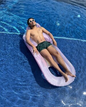 Jhonny Caz Instagram - Excelentes vacaciones 😎, que chulada de familia 🤩 ahora si con la pila recargada la incitar la gira 2024 de Grupo Firme!