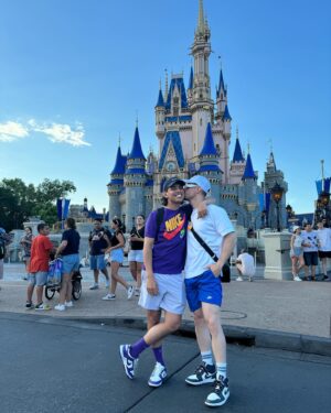 Jhonny Caz Instagram - Tú eres mi lugar más feliz del mundo 🏰 💙