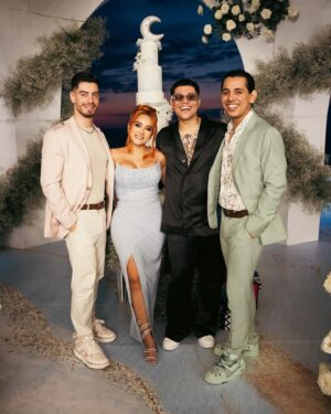 Jhonny Caz Instagram - Y así se vivió el EduinFest 🤩 y el bautizo de Christian Oswaldo 😍, necesitamos una semana pa reponernos de ese magno evento 🩵