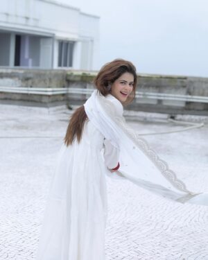 Jigyasa Singh Instagram - Ishq wala safed 🕊️

📸 @portraitdeewana