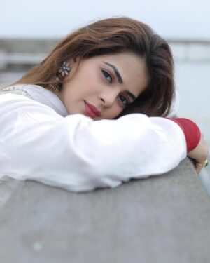 Jigyasa Singh Instagram - Ishq wala safed 🕊️

📸 @portraitdeewana