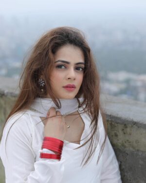 Jigyasa Singh Instagram - Ishq wala safed 🕊️

📸 @portraitdeewana