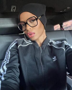 Jill Marie Jones Instagram - In these… 
Creative Hollywood Streets!!! 📓🖊️😜
You’ll never catch me waiting for a phone to ring. 

CREATE. 
BE ACTIVE… in your own destiny. ✨✨✨ 
What’s the alternative??? 

A dear friend (and Basketball Legend) told me once… “You only miss a 100% of the shots you don’t take… there may be two or three in there that are ALL NET!!! But how would you know if you don’t take the shot.” 

Wise words from a wise man. 
Just #FoodForThought 🤗

“You can crown Kings (and Queens) in Adidas.” 
~ Cody Chesnutt 🤘🏾🤘🏾♥️
