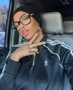 Jill Marie Jones Instagram - In these… 
Creative Hollywood Streets!!! 📓🖊️😜
You’ll never catch me waiting for a phone to ring. 

CREATE. 
BE ACTIVE… in your own destiny. ✨✨✨ 
What’s the alternative??? 

A dear friend (and Basketball Legend) told me once… “You only miss a 100% of the shots you don’t take… there may be two or three in there that are ALL NET!!! But how would you know if you don’t take the shot.” 

Wise words from a wise man. 
Just #FoodForThought 🤗

“You can crown Kings (and Queens) in Adidas.” 
~ Cody Chesnutt 🤘🏾🤘🏾♥️