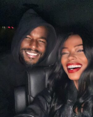 Jill Marie Jones Instagram - THESE MEN!!! 
🔥🔥🔥🔥🔥🔥🔥🔥🔥🔥🔥🔥🔥🔥

I have SO MUCH LOVE for each and everyone of you!!! 
Can we talk about THE GENTLEMAN of THE CHI ? 
Let’s do it. 

I don’t believe I’ve ever opened a van door. I don’t believe I’ve ever gotten out of a van without someone taking my hand (and helping me down). I don’t believe that I’ve ever been at lunch and someone has not made sure I had a plate. I don’t believe that there has been a moment where I didn’t share extreme laughter with one of you… where I could have had to swiftly run to the ladies room 😂😂😂 Luckily, that never happened. HAHA!!! 

It’s not often that you meet a bunch like you. 
THANK YOU for sharing your kindness, your brilliance and your love… in my direction. 

And a special S/O to Cortez. 
You sent my Mom a video (and I didn’t even ask… you said, “Let’s do a video”) 
As most people know, my Mom was incredibly fighting cancer (for the second time) during Season 6… and now she’s with God🙏🏾 Cortez, you were one of her favorites (as I’ve shared with you). My mom was like… “He’s cute and he seems so nice”. She was a BIG FAN of the show but I was thinking… What show is she watching??? Nuck is a problem!!! LOL!!! 

THANK YOU again for that. It made her day, my friend. 🙏🏾

This is my little Love Letter to these few but to ALL of the KINGS on THE CHI. ♥️

Love You Lots!!!
~ JMJ💋

@shothechi 
@paramountplus 
@hillmangrad 
@lenawaithe 

@wolfjames 
@mackielife 
@dgossfield 
@qlenear 
@ticomae 
@jacoblatimore 
@rolandoboycesr 
@hermanjrobinson_ 
@itsjasonweaver 
@joeldamanysteingold 
@kittenwithawhipp 
@ahmadnferguson 
@aarn_jeffrey 
@cortezsmith.official 

#TheChi6Shares 🤘🏾
#BIANCA ♥️