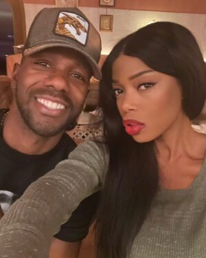 Jill Marie Jones Instagram - THESE MEN!!! 
🔥🔥🔥🔥🔥🔥🔥🔥🔥🔥🔥🔥🔥🔥

I have SO MUCH LOVE for each and everyone of you!!! 
Can we talk about THE GENTLEMAN of THE CHI ? 
Let’s do it. 

I don’t believe I’ve ever opened a van door. I don’t believe I’ve ever gotten out of a van without someone taking my hand (and helping me down). I don’t believe that I’ve ever been at lunch and someone has not made sure I had a plate. I don’t believe that there has been a moment where I didn’t share extreme laughter with one of you… where I could have had to swiftly run to the ladies room 😂😂😂 Luckily, that never happened. HAHA!!! 

It’s not often that you meet a bunch like you. 
THANK YOU for sharing your kindness, your brilliance and your love… in my direction. 

And a special S/O to Cortez. 
You sent my Mom a video (and I didn’t even ask… you said, “Let’s do a video”) 
As most people know, my Mom was incredibly fighting cancer (for the second time) during Season 6… and now she’s with God🙏🏾 Cortez, you were one of her favorites (as I’ve shared with you). My mom was like… “He’s cute and he seems so nice”. She was a BIG FAN of the show but I was thinking… What show is she watching??? Nuck is a problem!!! LOL!!! 

THANK YOU again for that. It made her day, my friend. 🙏🏾

This is my little Love Letter to these few but to ALL of the KINGS on THE CHI. ♥️

Love You Lots!!!
~ JMJ💋

@shothechi 
@paramountplus 
@hillmangrad 
@lenawaithe 

@wolfjames 
@mackielife 
@dgossfield 
@qlenear 
@ticomae 
@jacoblatimore 
@rolandoboycesr 
@hermanjrobinson_ 
@itsjasonweaver 
@joeldamanysteingold 
@kittenwithawhipp 
@ahmadnferguson 
@aarn_jeffrey 
@cortezsmith.official 

#TheChi6Shares 🤘🏾
#BIANCA ♥️