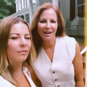Jill Zarin Instagram - Hamptons Housewives or Long Island Ladies @mrsjillzarin I adore you and our catch ups, we could talk for hours and always have 10 conversations going at once. You are one of kind, and us showing up in our matching “Beton” Birkins was just 🤣👌 @michaelcostefr your favourite summer color. Missed you @allyshapiro