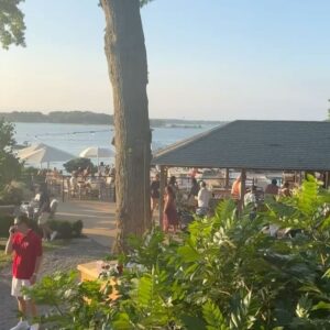 Jill Zarin Instagram - Beautiful weekend in the Hamptons! So so happy! 👢🤍 🍤💃🏻@bethennyfrankel @allyshapiro @hamptonsmag

#hamptons #OGS #fashion #family #love #seafood #summertime