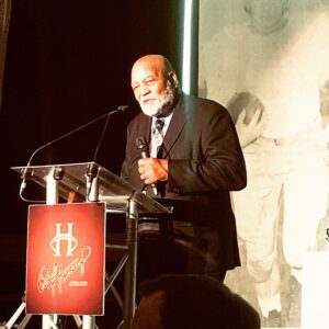 Jim Brown Instagram - Honored to speak at this year’s @paulhornungaward. What a special event, honoring an outstanding running back and young man @saquan_barkley26. Thank you Louisville Sports Commission and all those who made this event possible..! #louisvillesportscommission #goldenboy #nfl