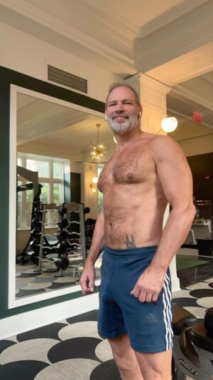 Jim Newman Instagram - Gym to myself! :) #daddyvibes #shirtless #normal