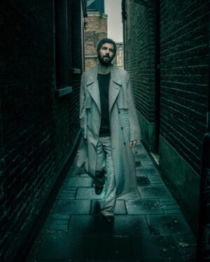 Jim Sturgess Instagram - Talking about films, acting, witchcraft and my music project @king_curious_music 

Full interview and Photoshoot over at @avermagazine 

Photos by @lee_malone_photography 
Styling by @olgatimofejeva 

X