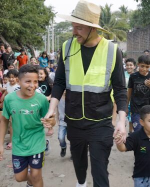 Jimmy Donaldson Instagram - We built 100 houses and gave them to 100 families! Genuinely one of my favorite videos, made me cry multiple times 😭