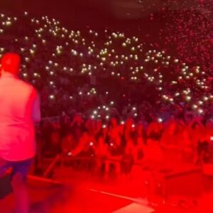 Jimmy Kelly Instagram - DANKE, Schwerin! ✨ Es war schön mit Euch! 😊
Thank you for a wonderful evening! 🤩
God bless, Euer Jimmy 
#kellyfamily #thekellyfamily #jimmykelly #ontheroadwithjimmy #schwerin #christmasparty #dancing @thekellyfamilyofficial @semmelconcerts